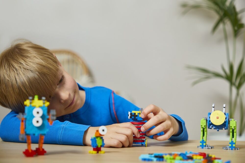 Learn to build Plus-Plus robot (275st)