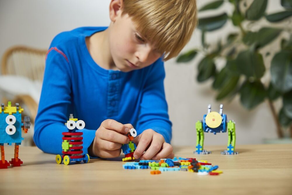 Learn to build Plus-Plus robot (275st)